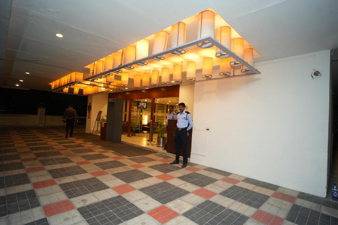 Hotel Siesta Hitech Hyderabad Exterior foto